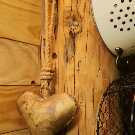 Lodge Ribeira Delos *