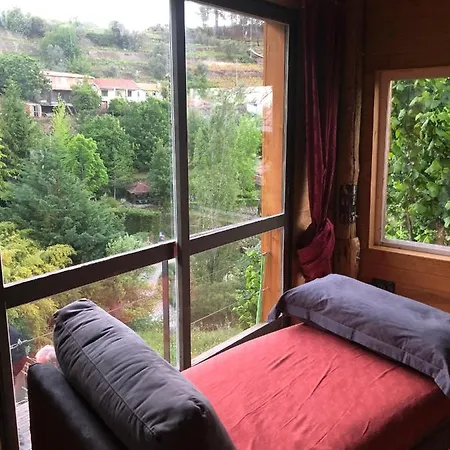 Lodge Ribeira Delos *