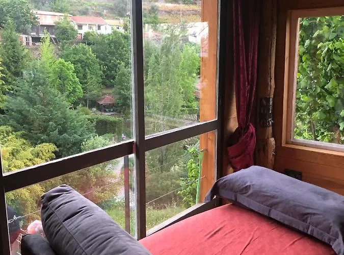 Lodge Ribeira Delos *